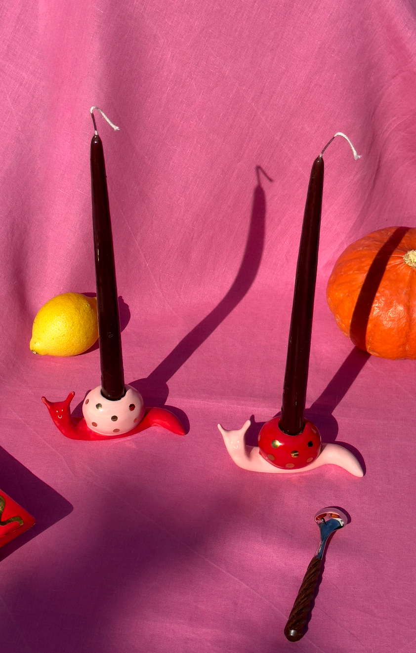 The hard shell - Set of 2 snail candleholders Red & Pink with Gold Dots