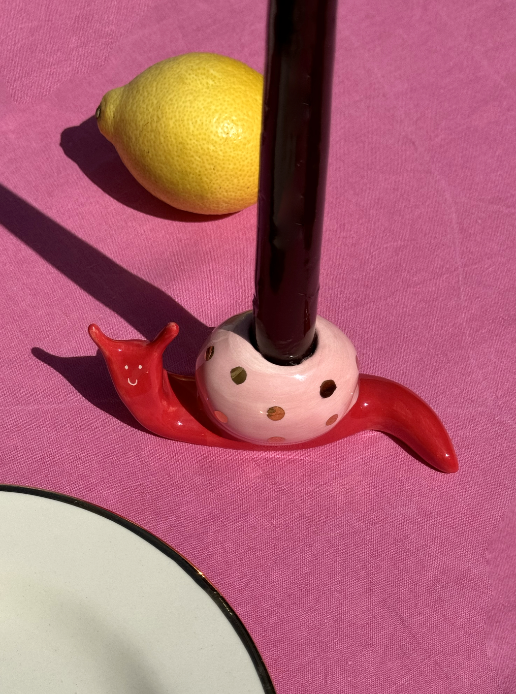 The hard shell - Set of 2 snail candleholders Red & Pink with Gold Dots